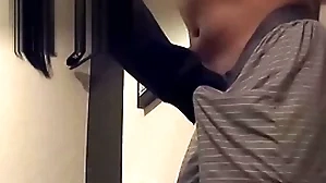 【new男性器拷問】女性に男性器を強く叩かれているのに勃起してしったペニスを見て、女性はエスカレートして今度はグーパンチでペニスを強打し痛めつけられてしまった情けない僕