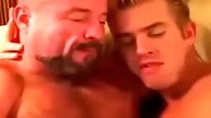 Pop se coge a hijo después de la piscina