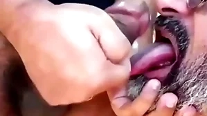 Dois suspeitos acabaram enrabando o policial no mato, com diego maldonato e prom sem camisa