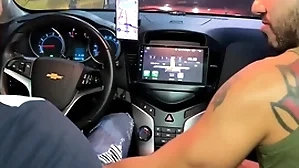 Motorista de uber ganha mamada itty-bitty carro e pede pra fuder minha bunda em casa ( brunohot25 )