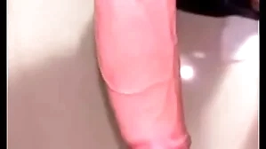 Garoto toute seule mostrando seu pau grande na cam