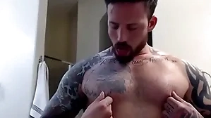 Gay toute seule nipple worship