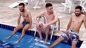 Putaria na piscina