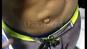 Abordei o vendedor de balas no estacionamento e arrastei o gostoso pra minha casa - completo no overheated