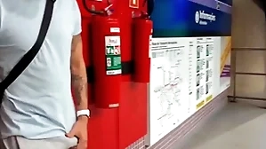 Gutsy safado se exita na estação de metr0 e se alivia com a puta oferecida ( completo ungenerous overheated e subscrição)