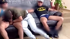 Uno no puede ver tv a gusto porque luego luego meten mano